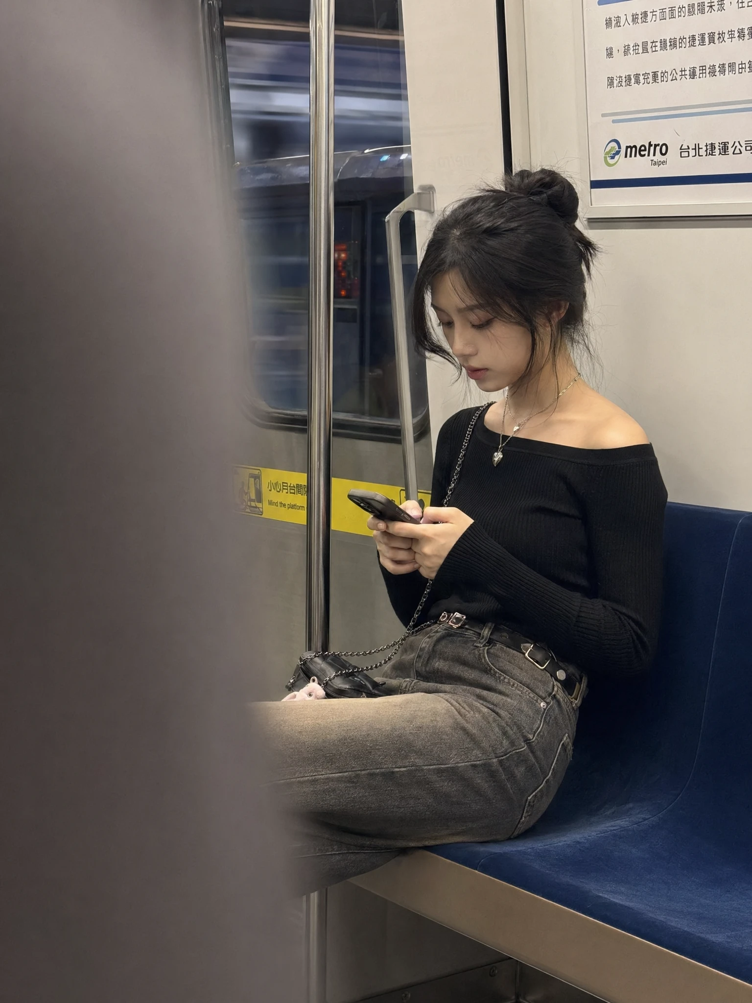 Social Media Post - Reference-Based Character Portrait Prompt